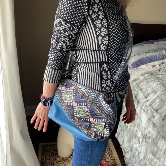 BNWT Desigual exotic capri bag and clutch - Picture 12 of 17